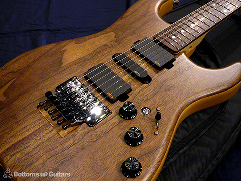 Freedom Custom Guitar Research FCGR Freedom Custom Guitar Research （FCGR）[Guitar Of The Month] ST Walnut With FRT&EMG フリーダム 深野真